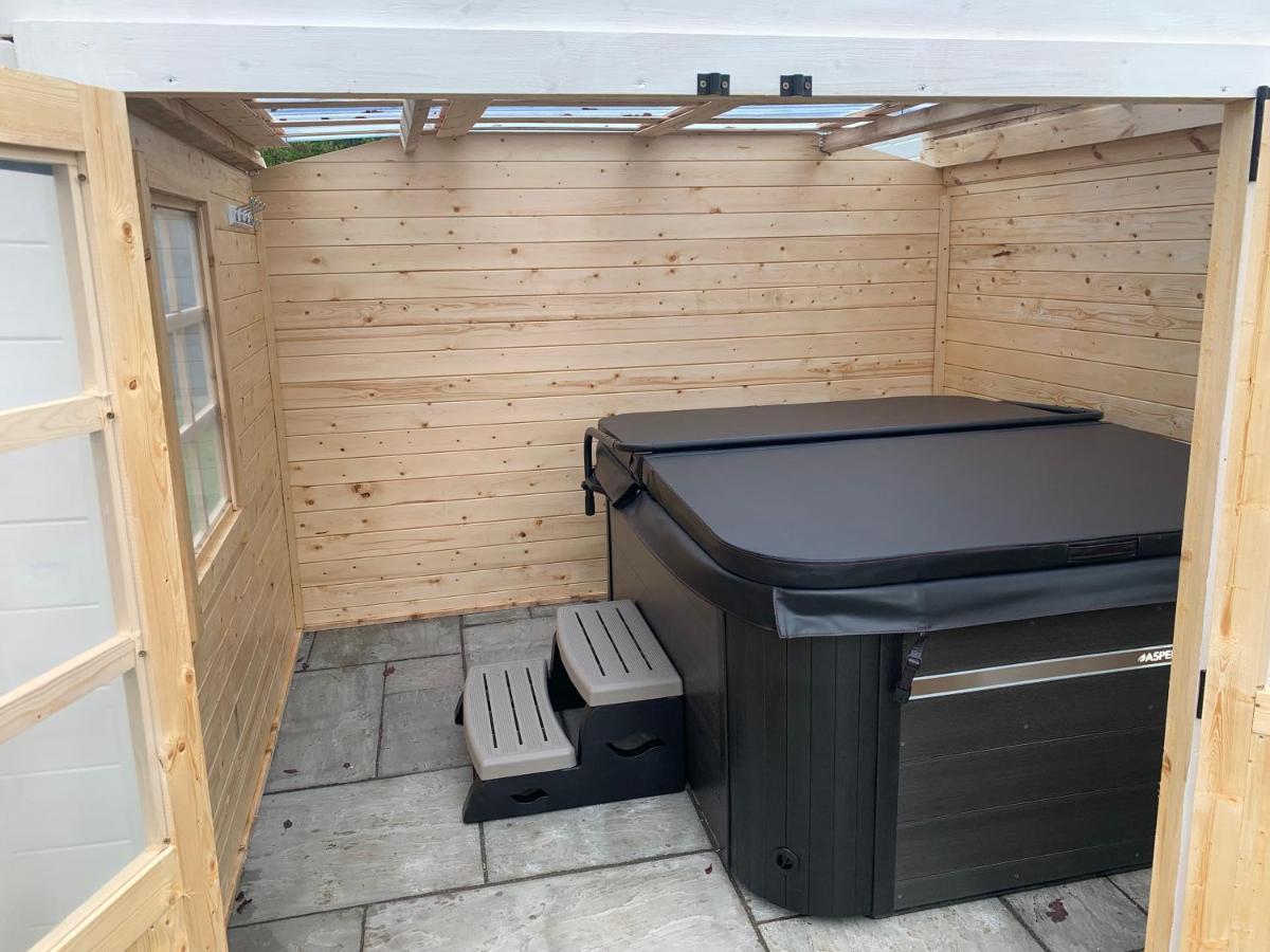 Fantastic Villa Bournemouth - Spa, Parking, Garden المظهر الخارجي الصورة